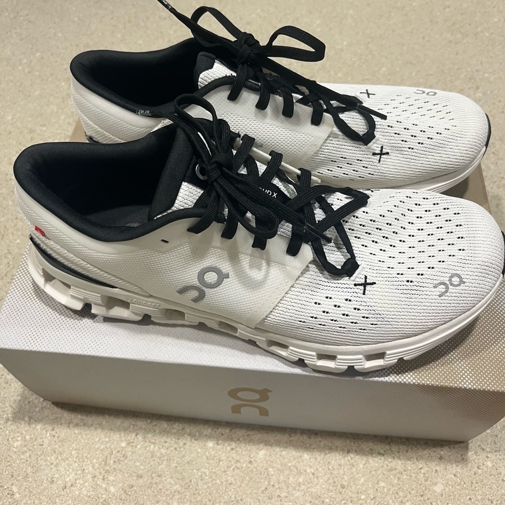On cloud x women’s size 10.5